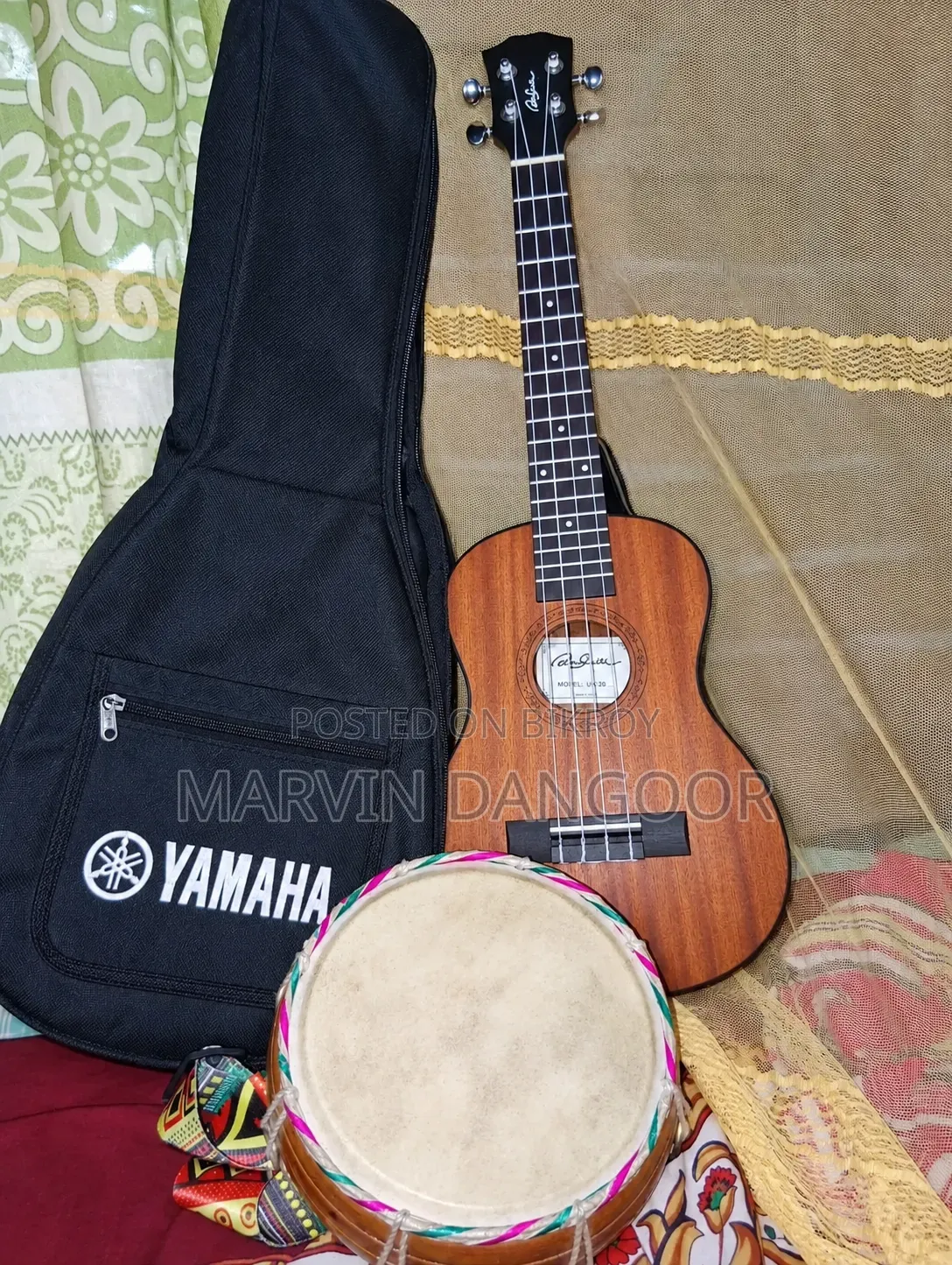 ইউকুলেলে + হাত বাদ্য বিক্রয় হবে