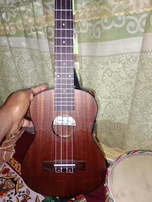 ইউকুলেলে + হাত বাদ্য বিক্রয় হবে