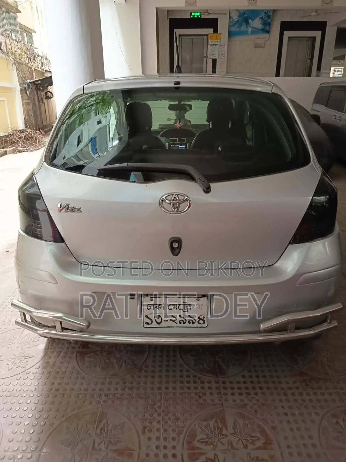 টয়োটা ভিটজ ২০১০ সিলভার