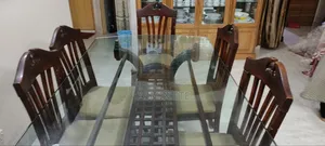ডাইনিং টেবিল