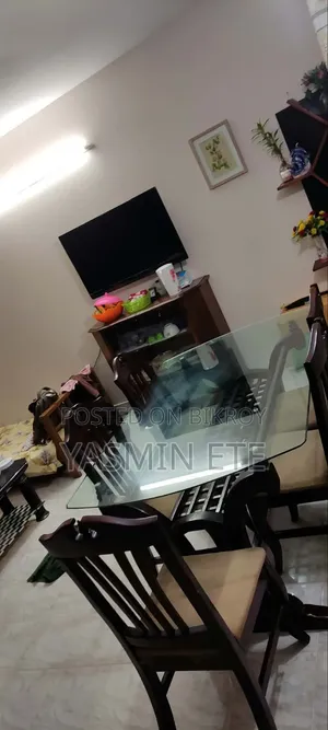 ডাইনিং টেবিল