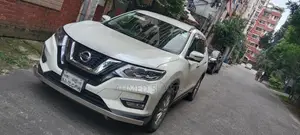 নিসান এক্স-ট্রেইল ২০১৭ সাদা