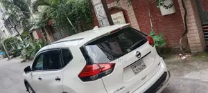 নিসান এক্স-ট্রেইল ২০১৭ সাদা