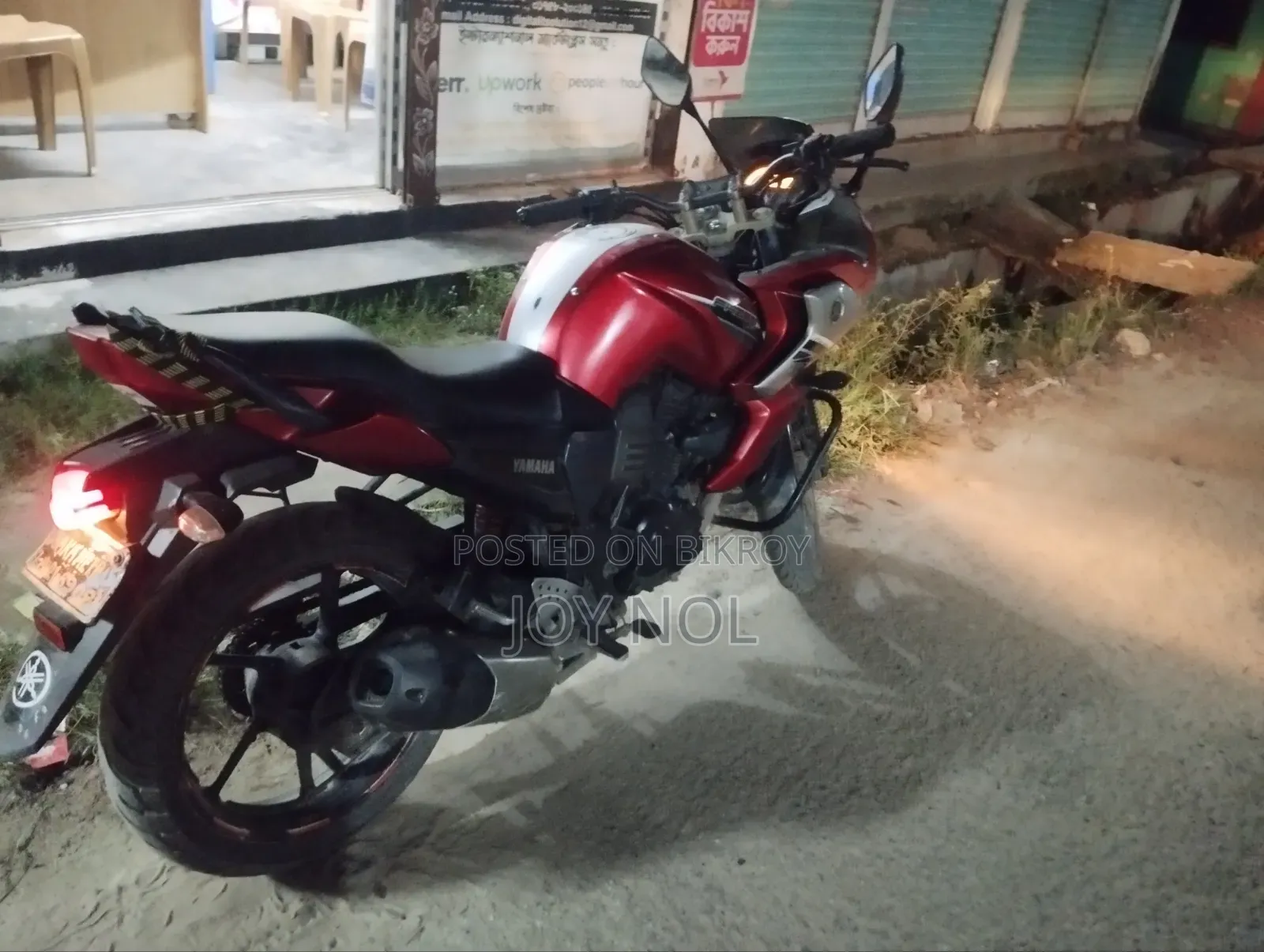 ইয়ামাহা ফেজার ভি১ ২০১৬ রেড