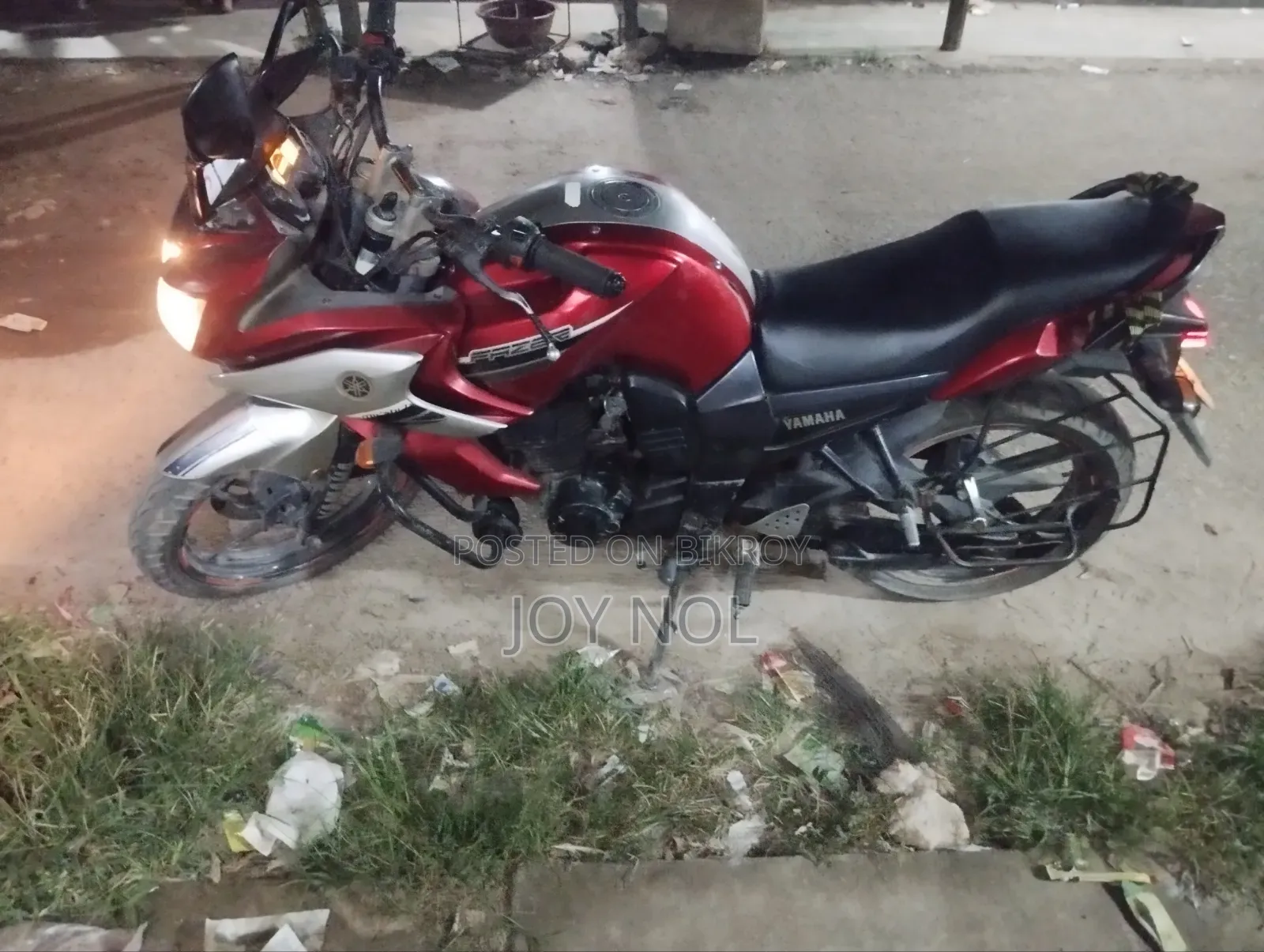 ইয়ামাহা ফেজার ভি১ ২০১৬ রেড