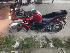 ইয়ামাহা ফেজার ভি১ ২০১৬ রেড
