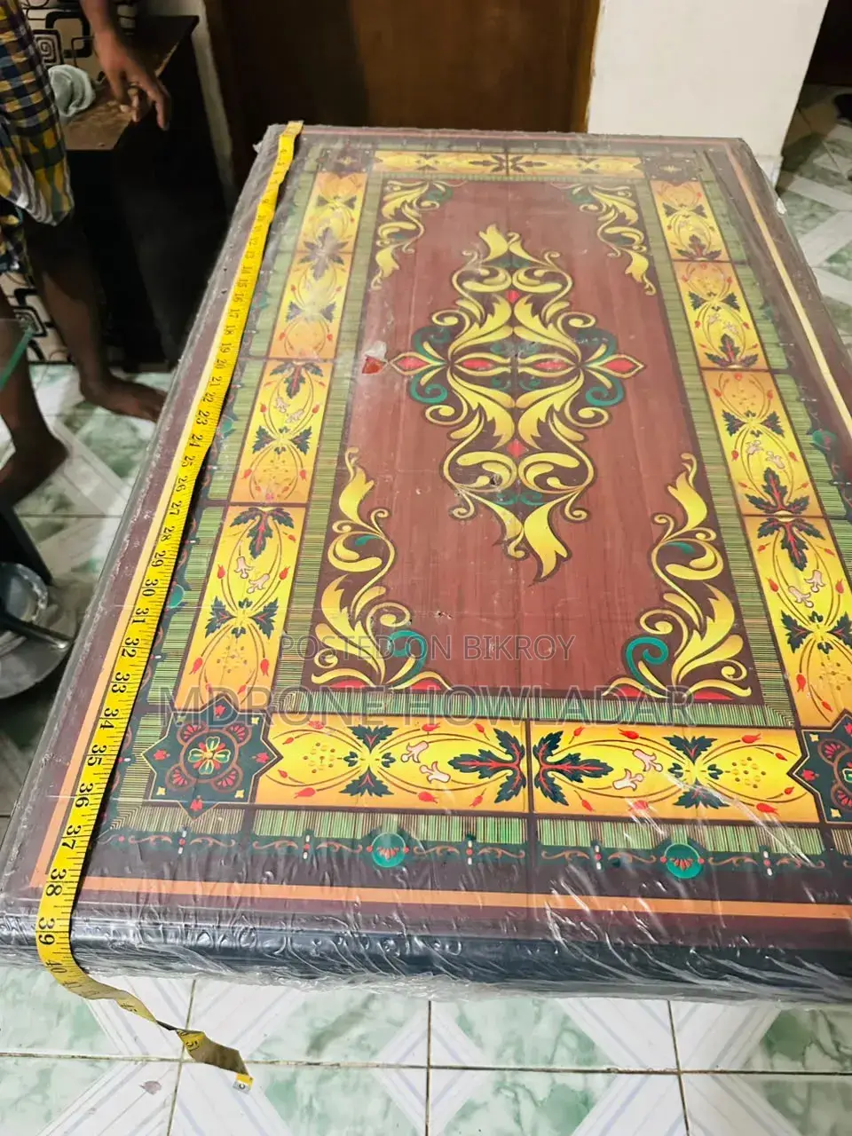A 40-inch large RFL table