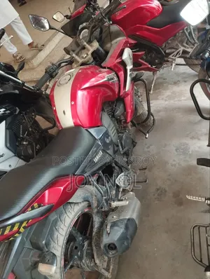 ইয়ামাহা ফেজার ভি১ ২০১৬ রেড