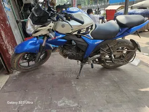 সুজুকি জিক্সার ২০১৭ নীল