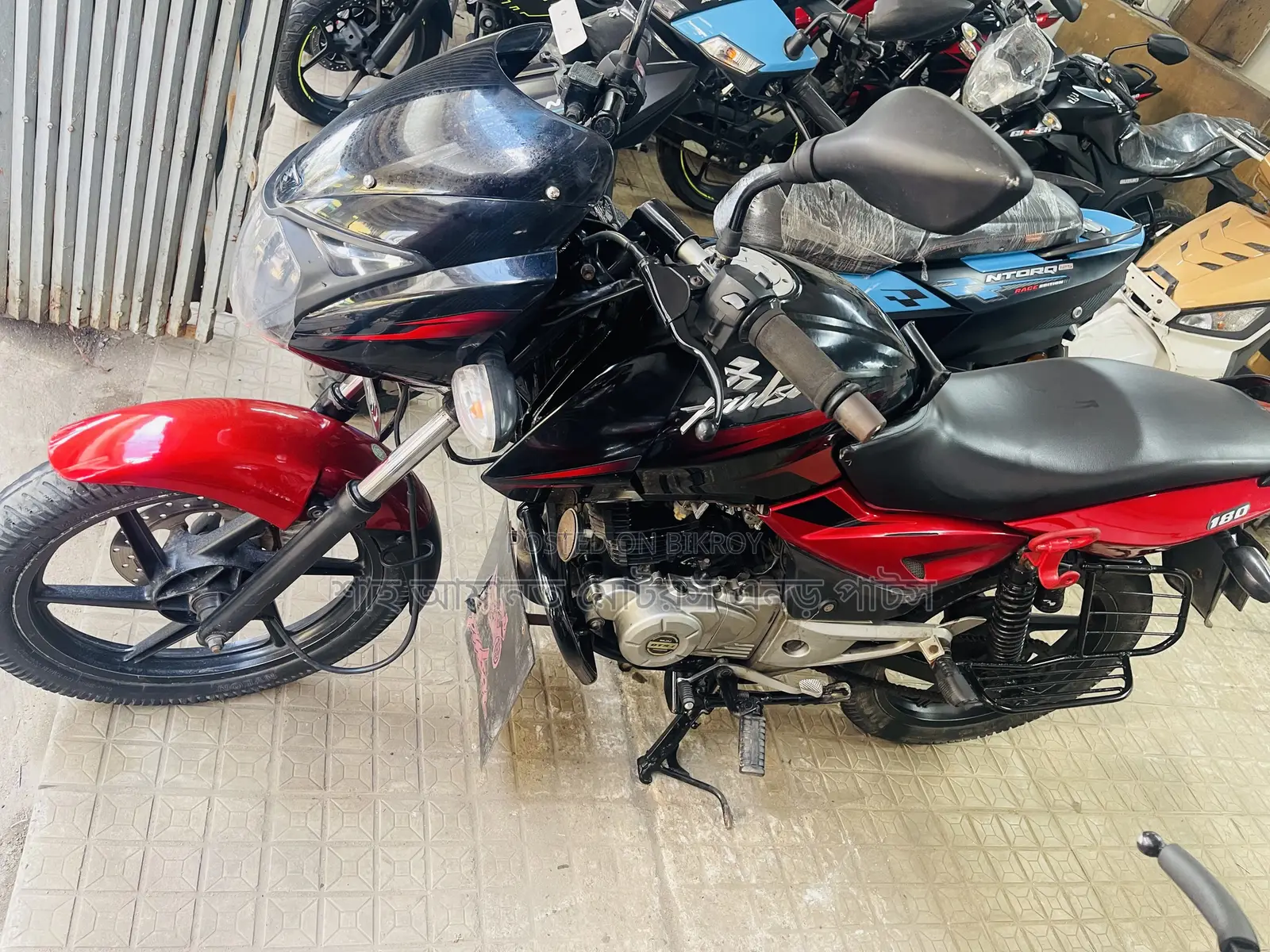 বাজাজ পালসার ১৫০ ২০১৭ কালো