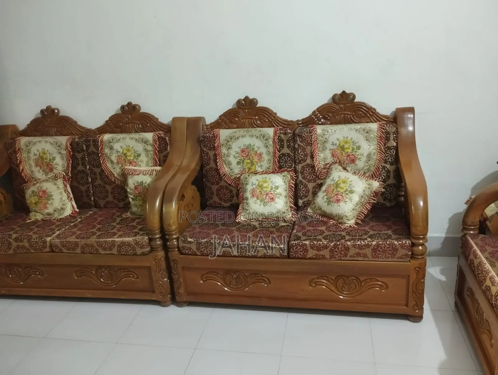 Beautiful and Comfortable Luxury Sofa Set for Sale.