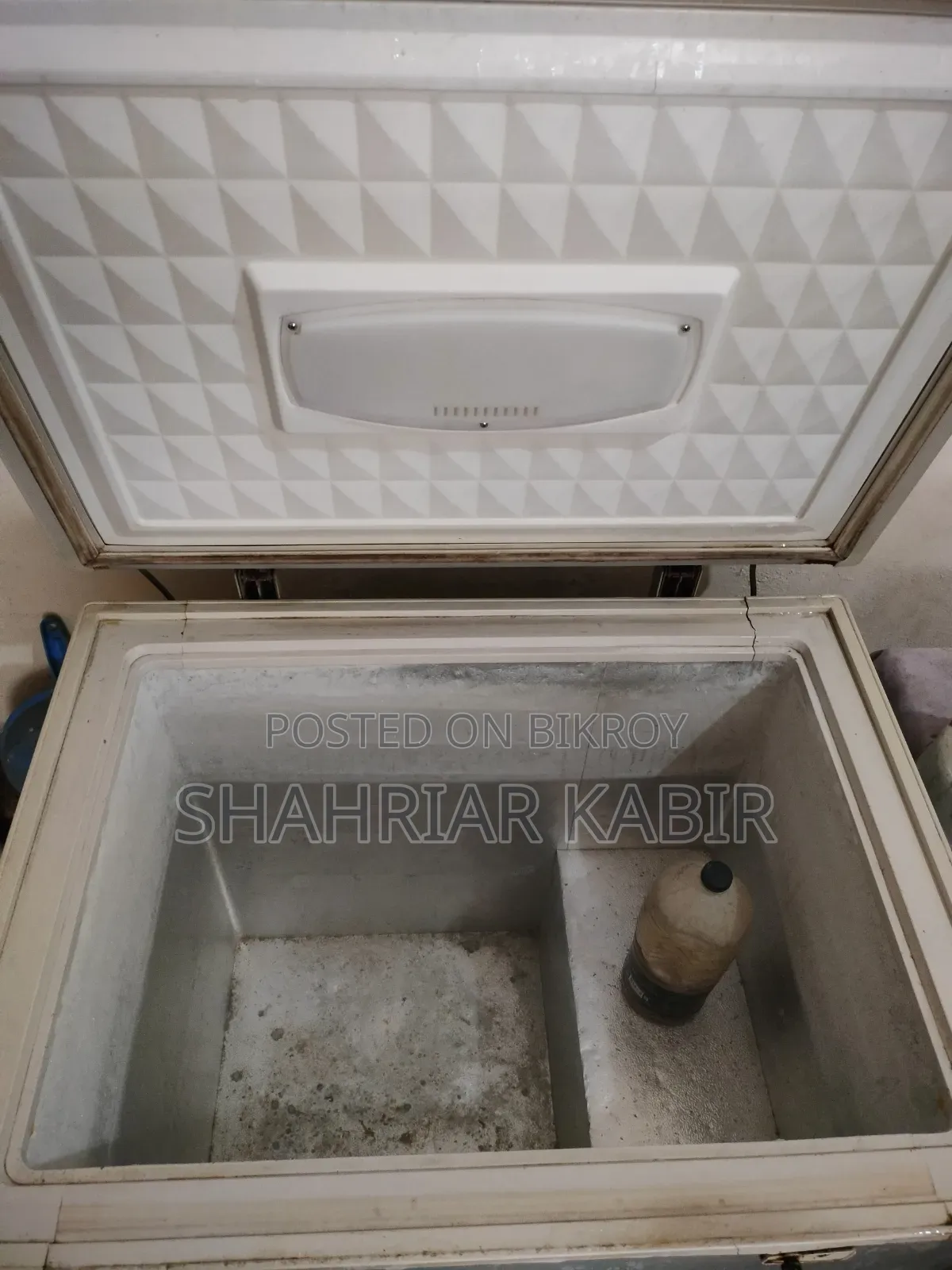 একটি Superariston ২২০ লিটার বা ৮ সিএফটির ডিপ ফ্রিজ বিক্রয় করা হবে