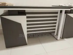 ২টি টেবিল এবং ১টি ফ্রন্ট ডেস্ক