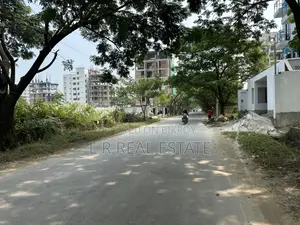 Block-M, 3-Katha, South-Facing, Front 40' Road, Bashundhara R/A