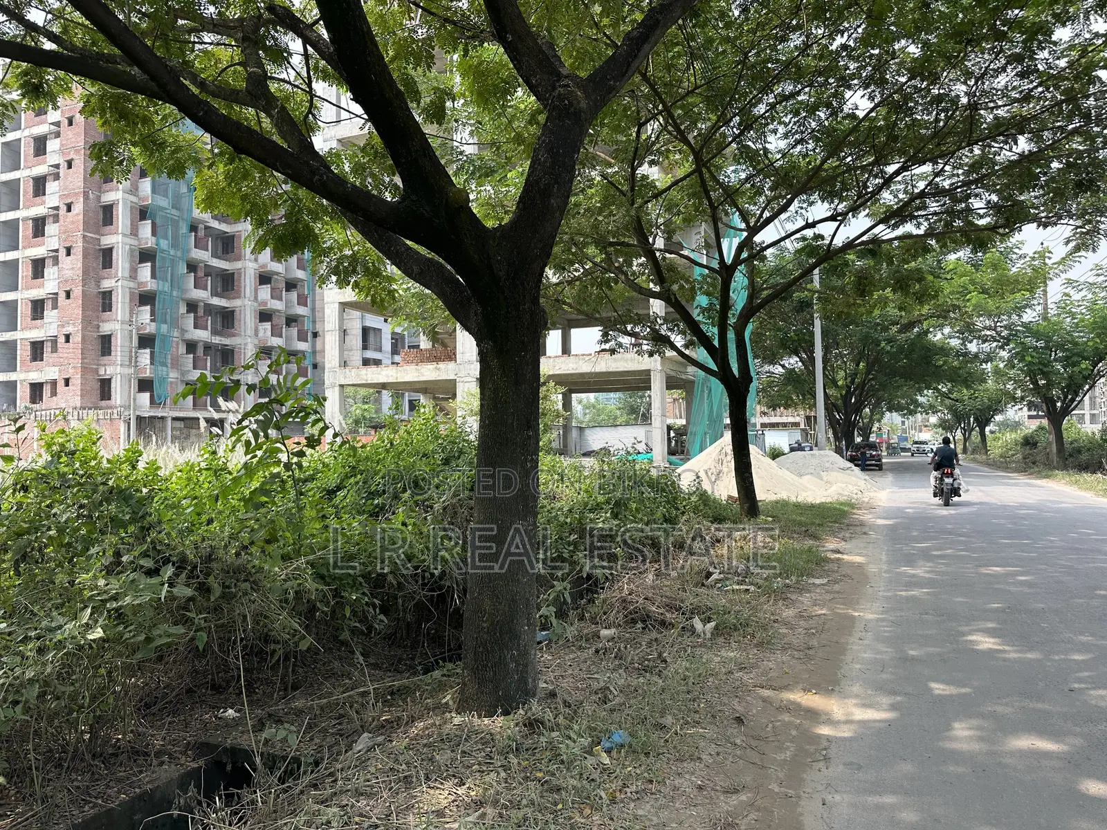 Block-M, 3-Katha, South-Facing, Front 40' Road, Bashundhara R/A