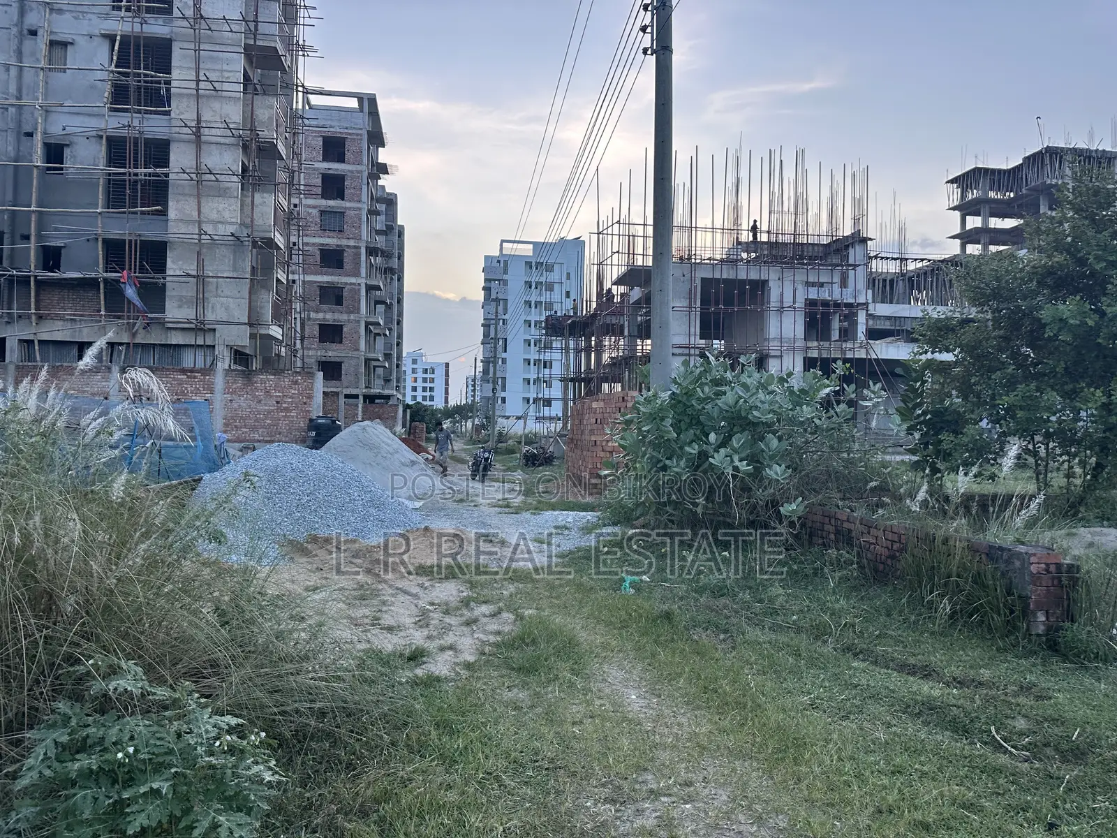 ব্লক-এম, (৪+৪)=৮ কাঠা, দক্ষিণমুখী, এল ব্লকের কাছে, বসুন্ধরা