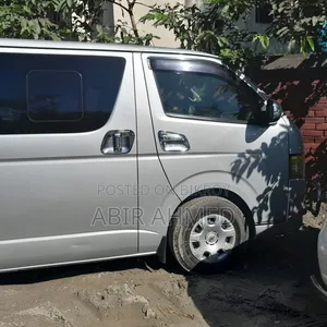 Toyota HiAce 2018 Silver