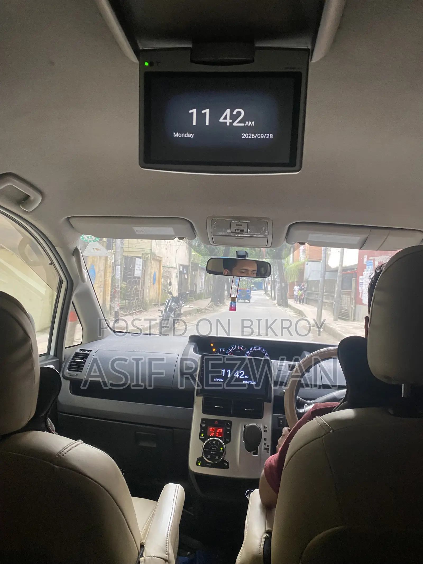 টয়োটা নোয়া ২০১০ পার্ল
