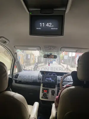 টয়োটা নোয়া ২০১০ পার্ল