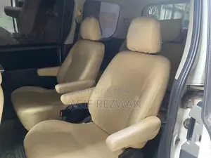 টয়োটা নোয়া ২০১০ পার্ল