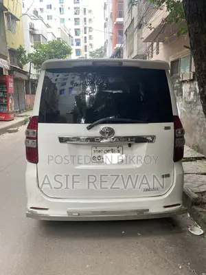 টয়োটা নোয়া ২০১০ পার্ল