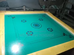 একটি গ্লাসের ক্লাম বোর্ড সাইটে বেল কাট