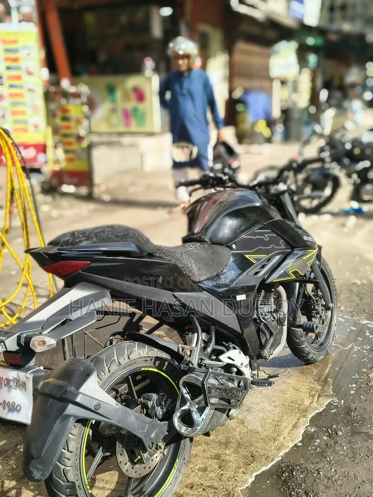 নতুন সুজুকি জিক্সার ২০২৪ কালো