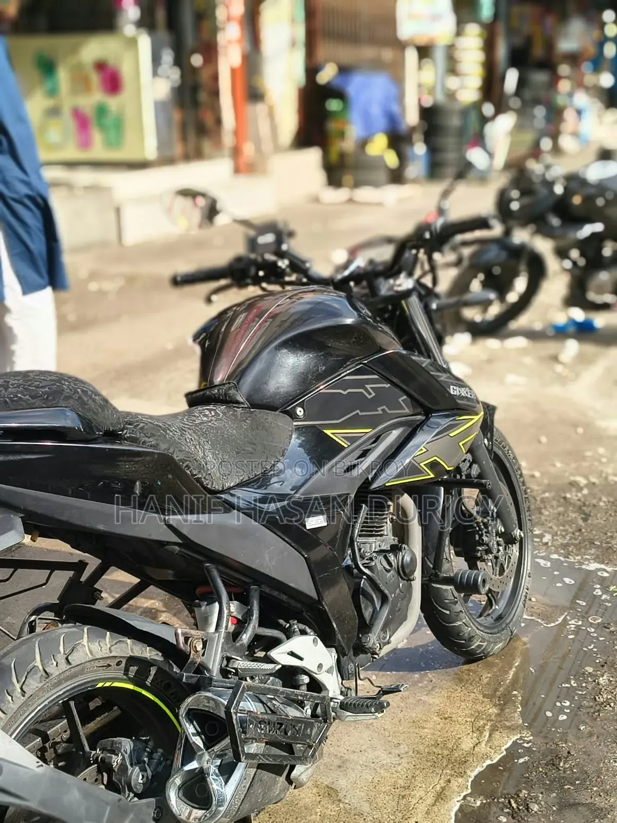 নতুন সুজুকি জিক্সার ২০২৪ কালো