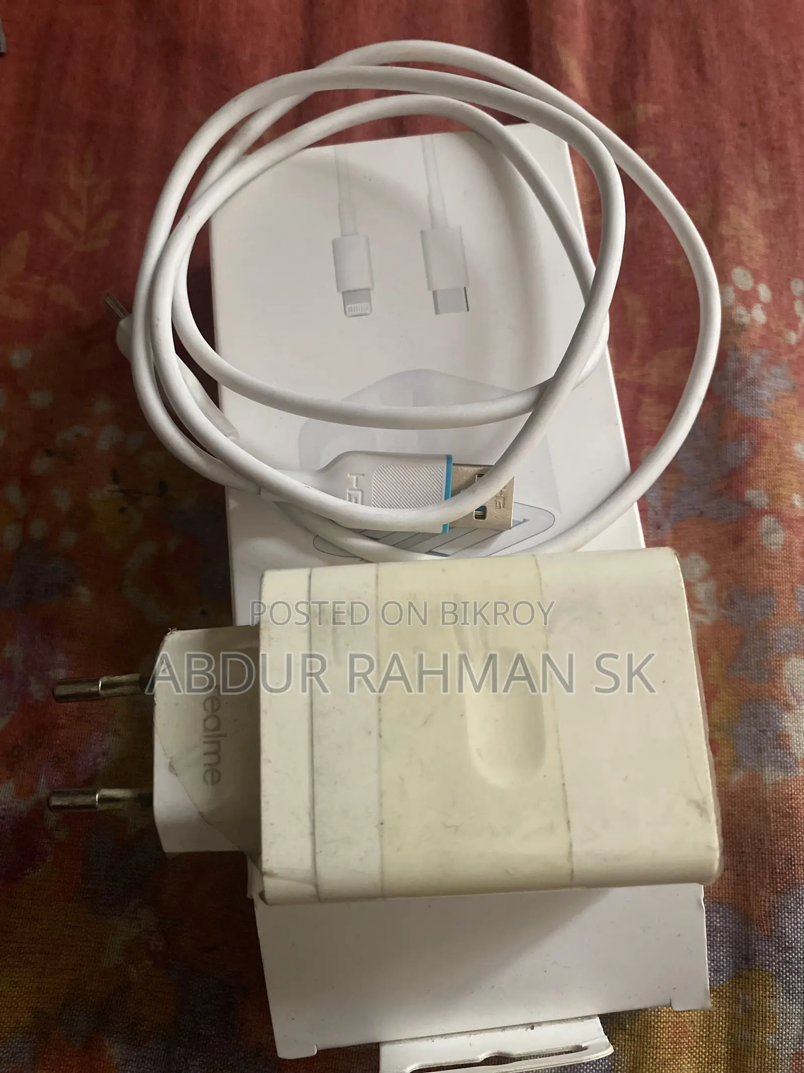 একটা চার্জার বিক্রি হবে