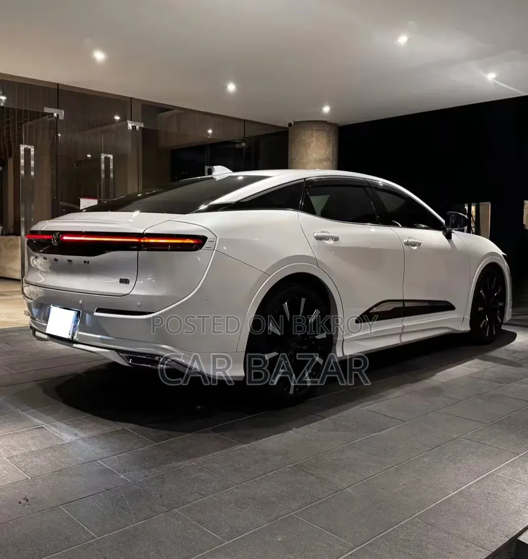 Toyota Crown 2022 Pearl