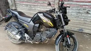 ইয়ামাহা এফজেড ২০১৫ কালো