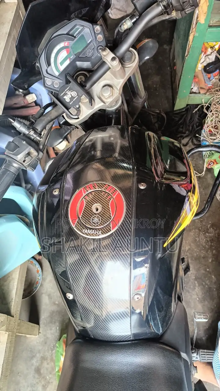 ইয়ামাহা এফজেড ২০১৫ কালো