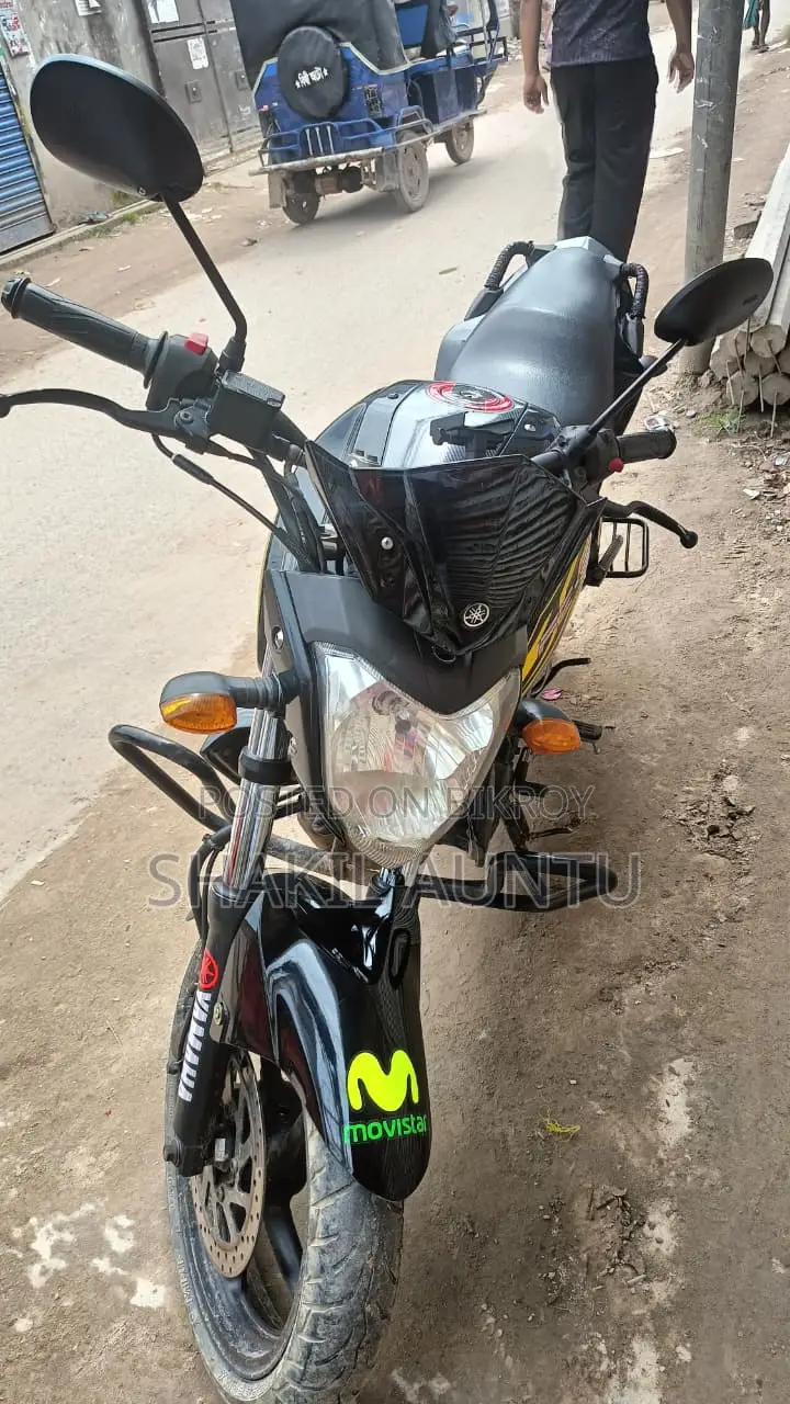ইয়ামাহা এফজেড ২০১৫ কালো