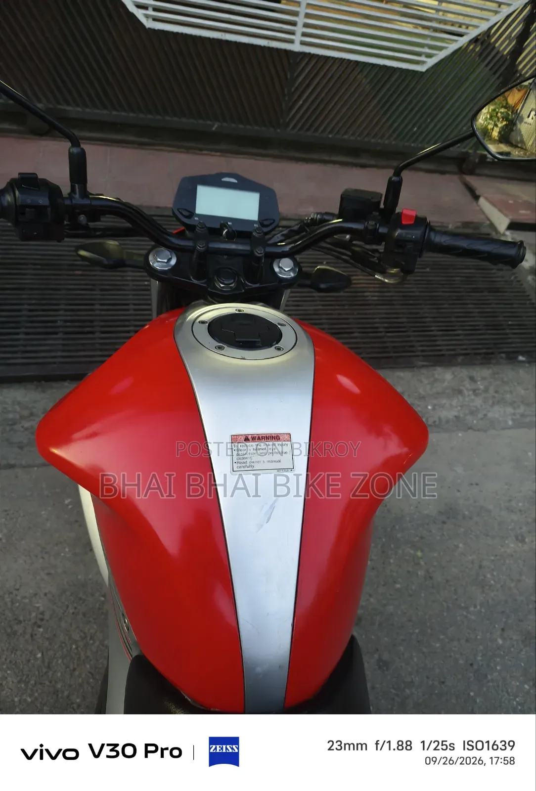 সুজুকি জিক্সার ২০২৪ সিলভার