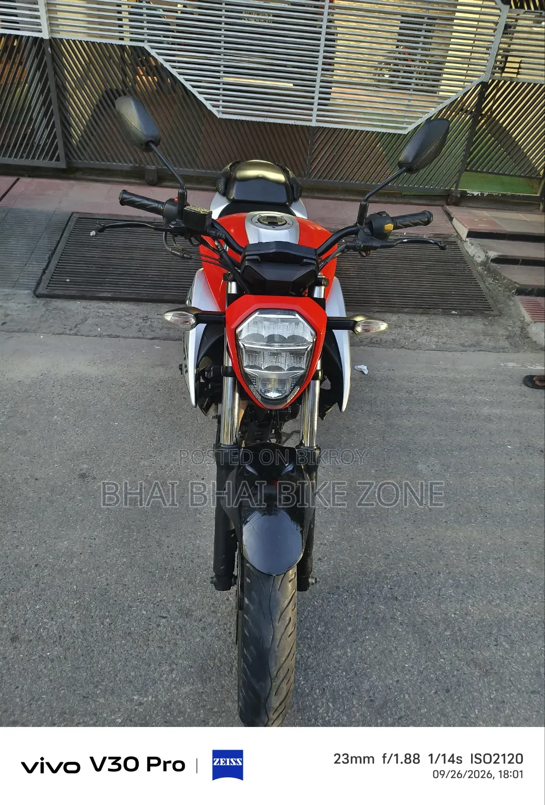 সুজুকি জিক্সার ২০২৪ সিলভার