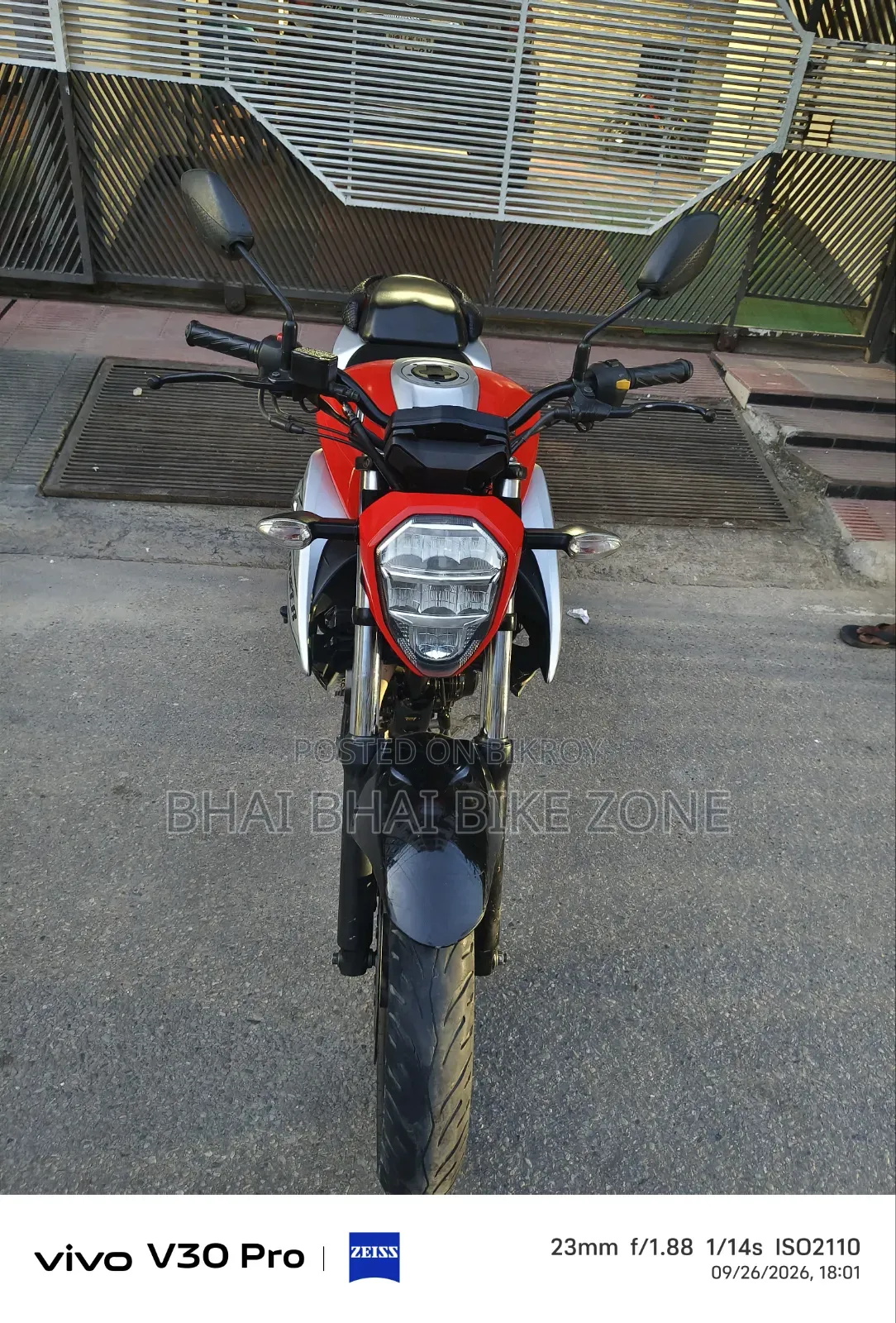 সুজুকি জিক্সার ২০২৪ সিলভার