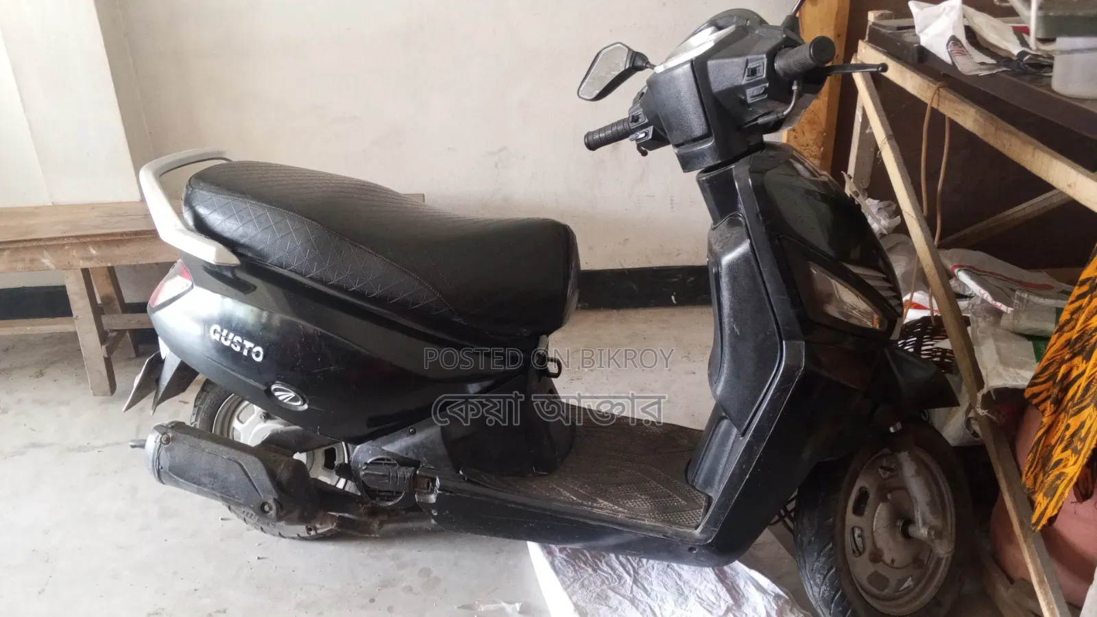 Mahindra Gusto 2017 Black