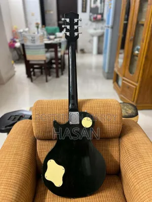 সুইফট লেস পল ইলেকট্রিক গিটার।
