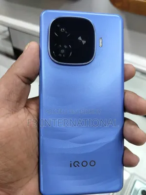 iQOO 256 GB Blue