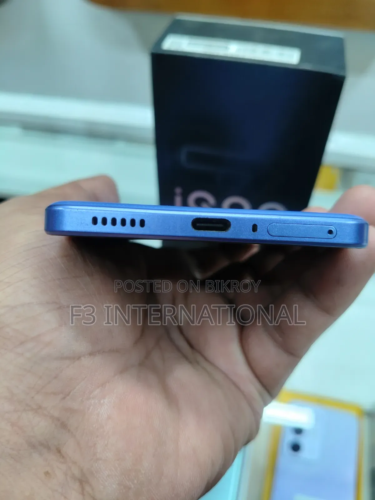 iQOO 256 GB Blue