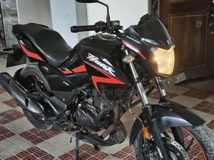 Hero Hero Hunk 150R Dual Disc ABS 2022 Black