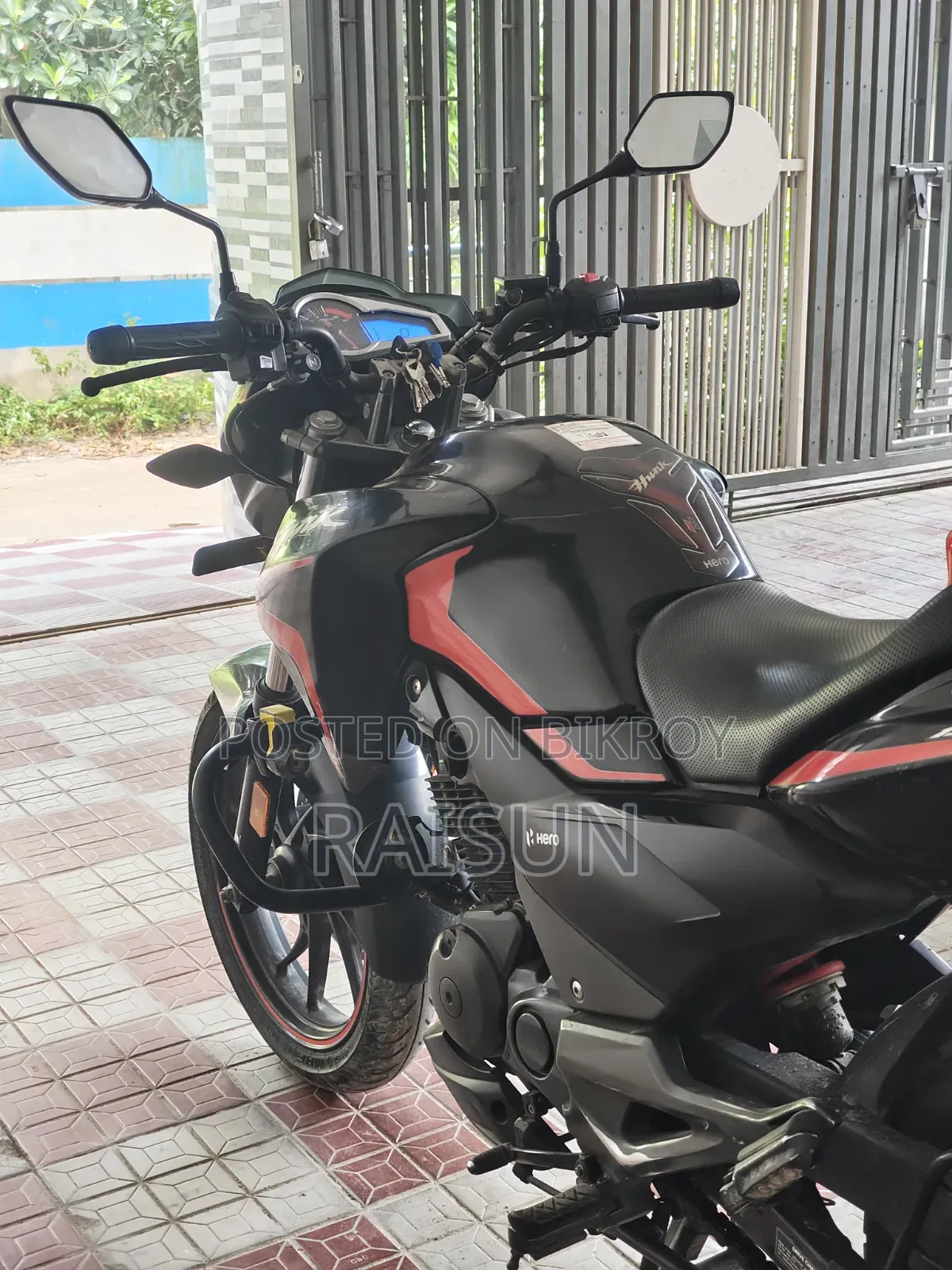 Hero Hero Hunk 150R Dual Disc ABS 2022 Black