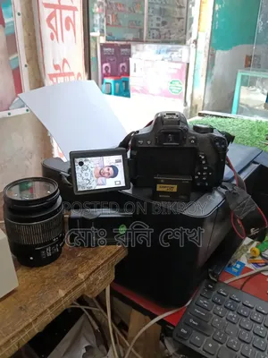 Canon 750d  ডিসপেলেতে হালকা দাগ আছে পুরা সেটাপ সহো বিক্রয় হবে