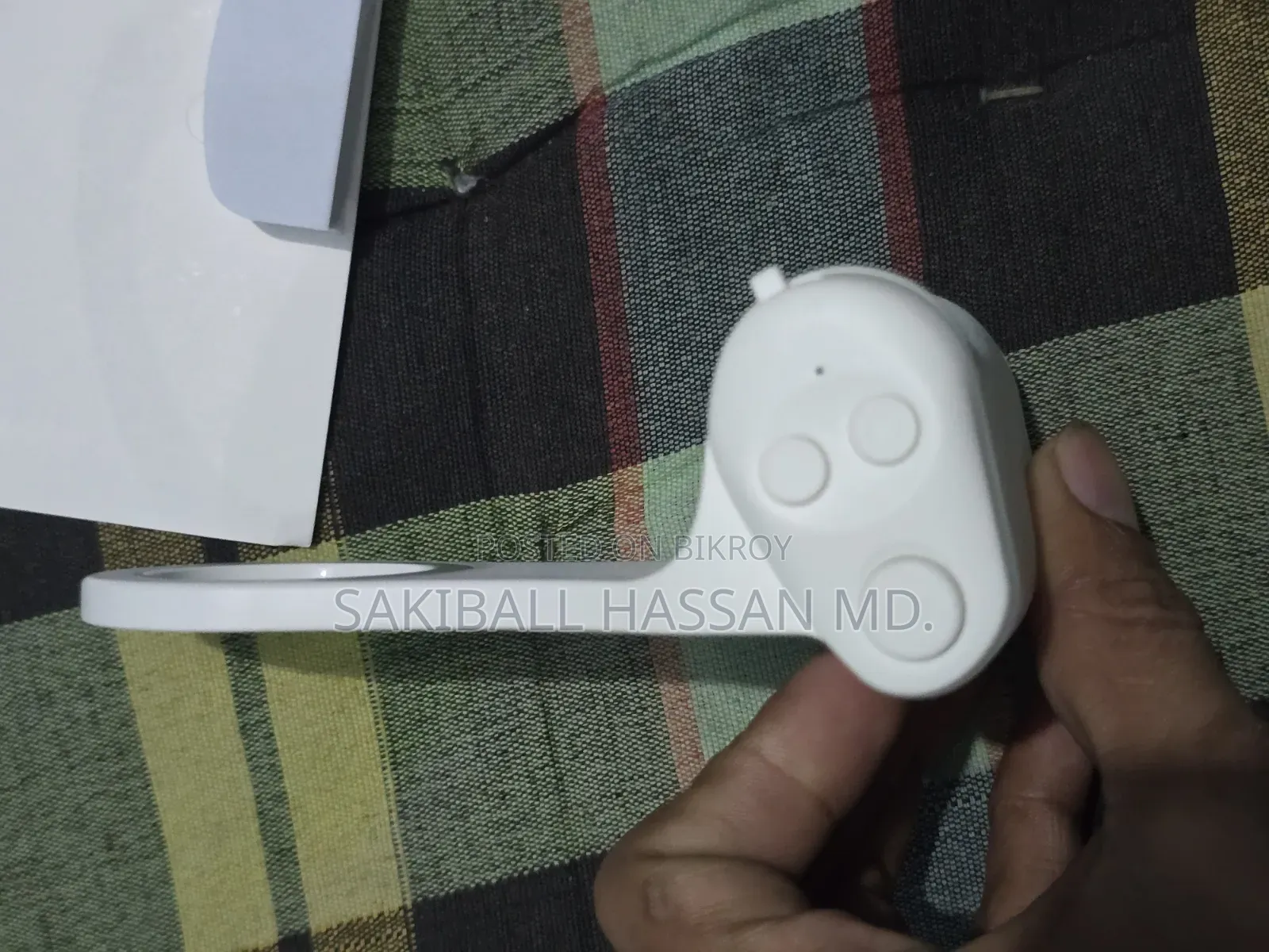 মোবাইলে ছবি তোলার জন্য ব্যবহার করা হয় মোবাইল হ্যান্ড গ্রিপ