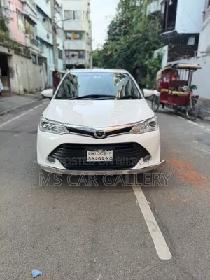 টয়োটা অ্যাক্সিও ১.৫ জি টুডব্লিউডি ২০১৫ সাদা
