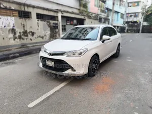 টয়োটা অ্যাক্সিও ১.৫ জি টুডব্লিউডি ২০১৫ সাদা