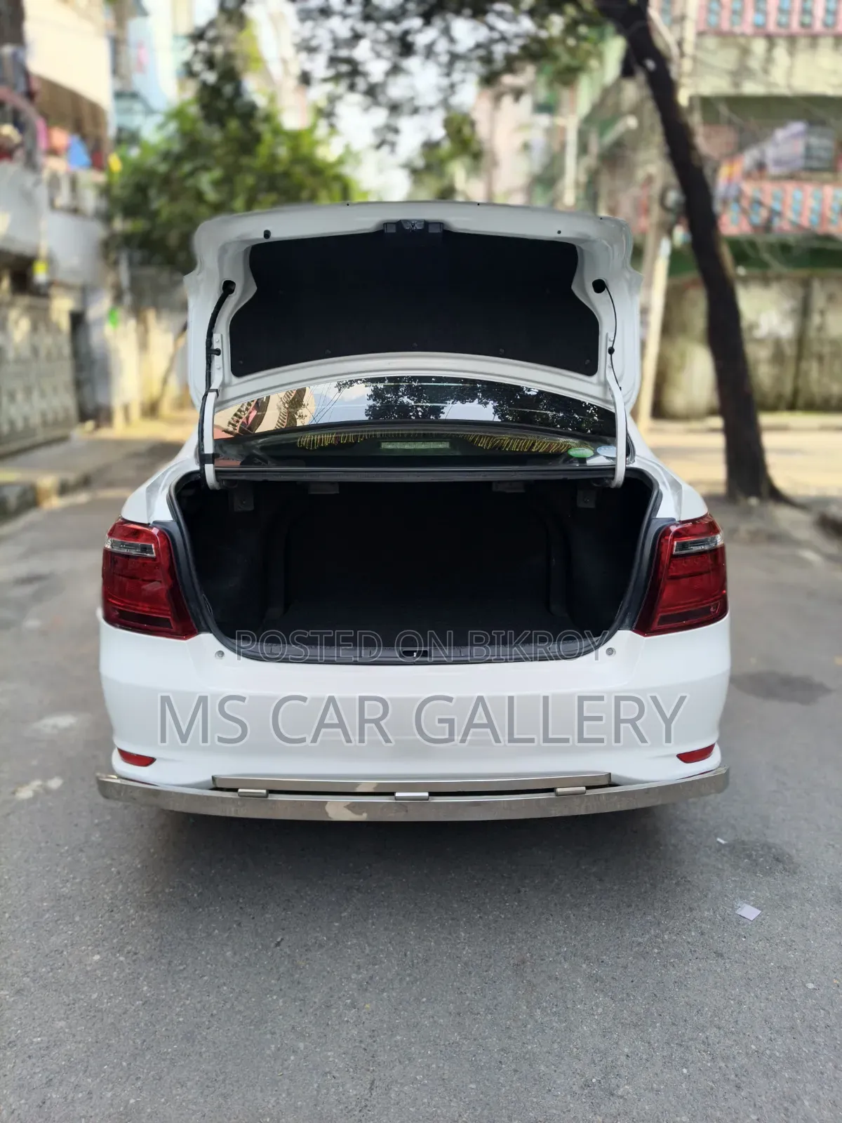 টয়োটা অ্যাক্সিও ১.৫ জি টুডব্লিউডি ২০১৫ সাদা
