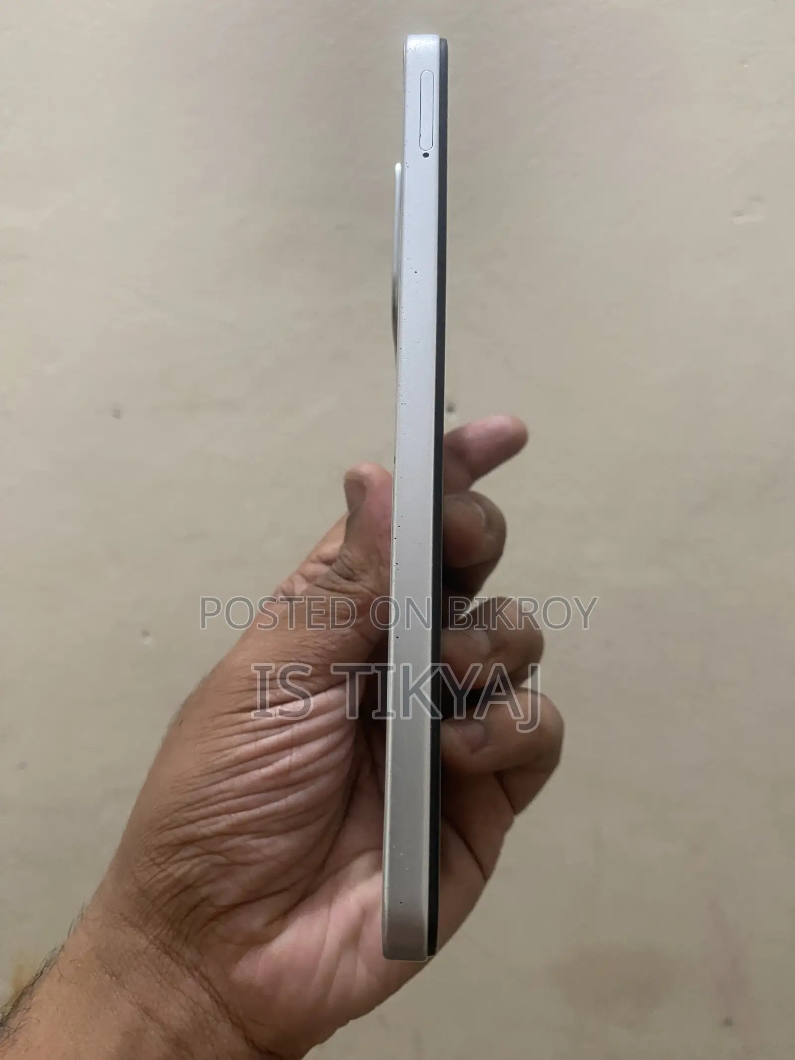 হনার এক্স৭সি ২৫৬ জিবি সাদা
