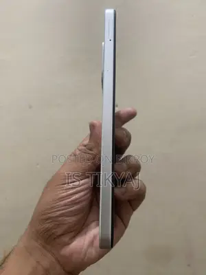 হনার এক্স৭সি ২৫৬ জিবি সাদা