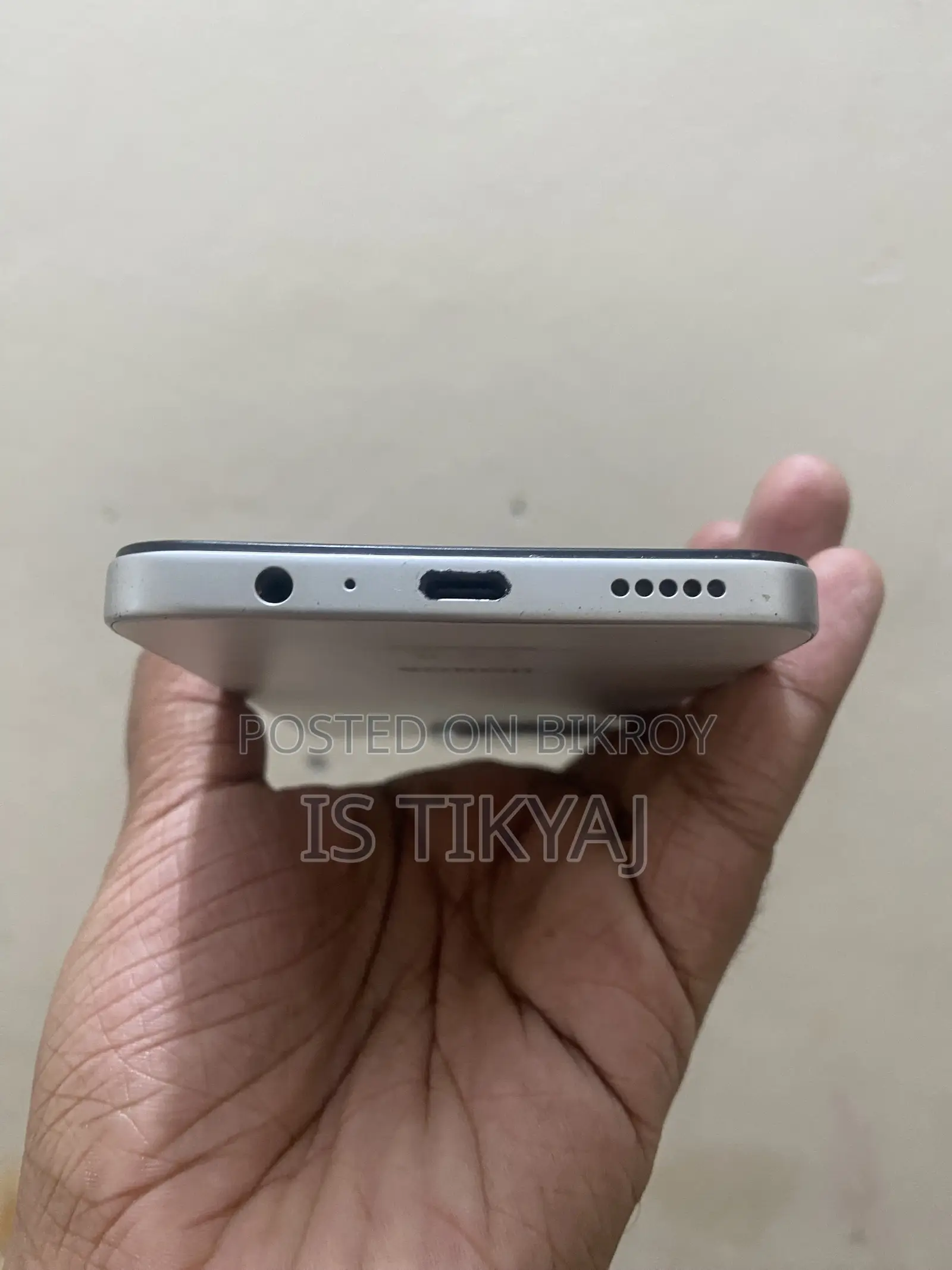 হনার এক্স৭সি ২৫৬ জিবি সাদা